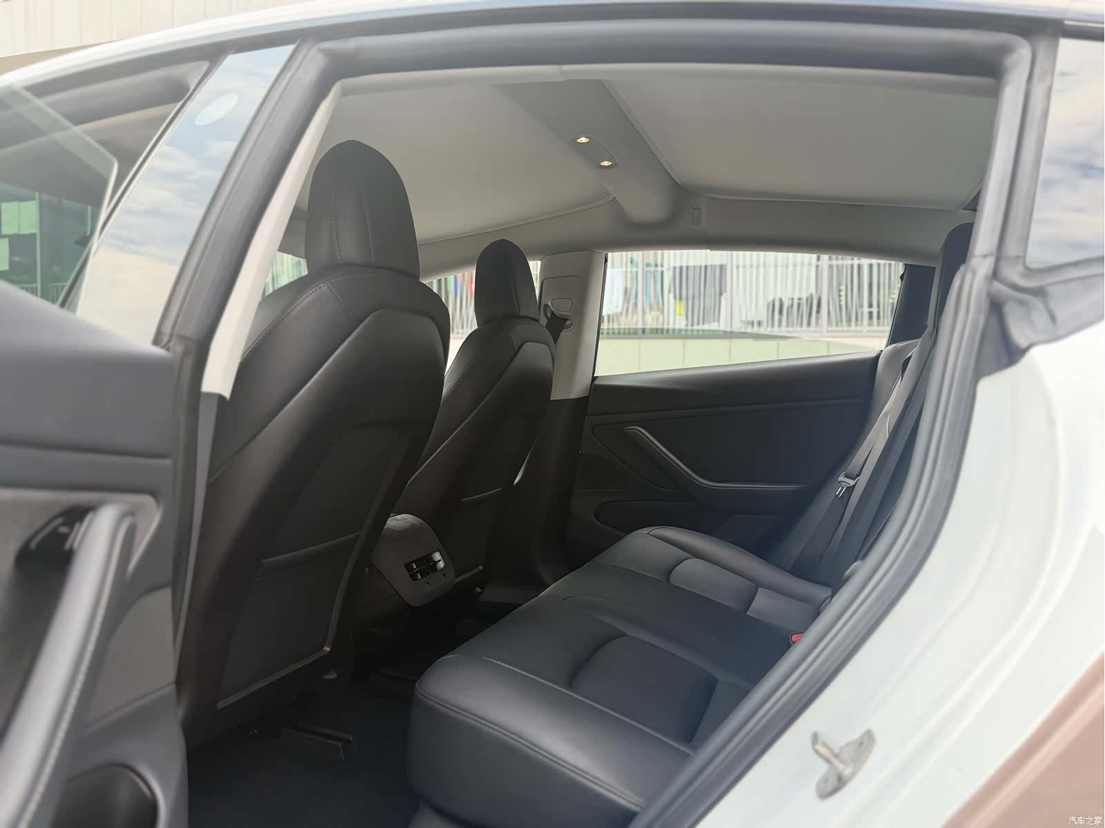 Tesla Model 3, 2019 все фото
