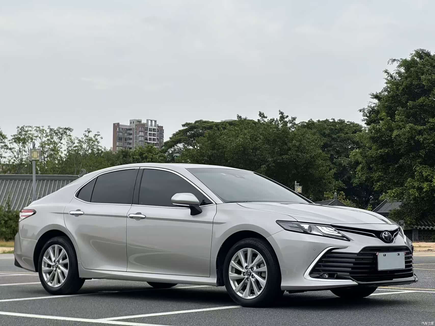 Toyota Camry, 2021 3