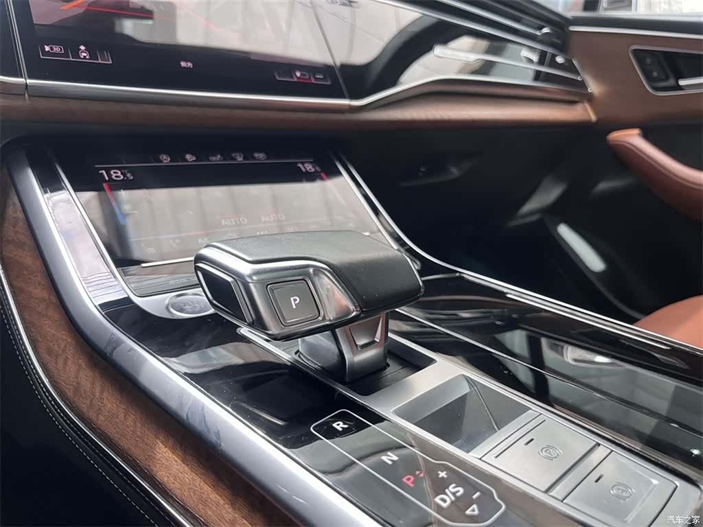 Audi Q7, 2023 13