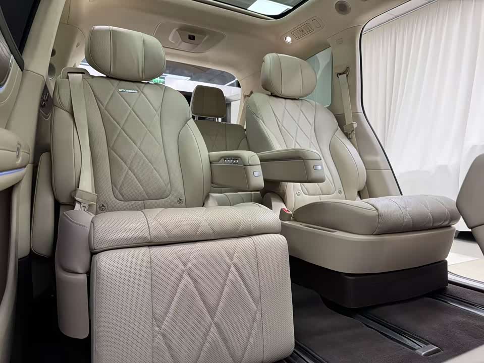 AITO Ask the world M9