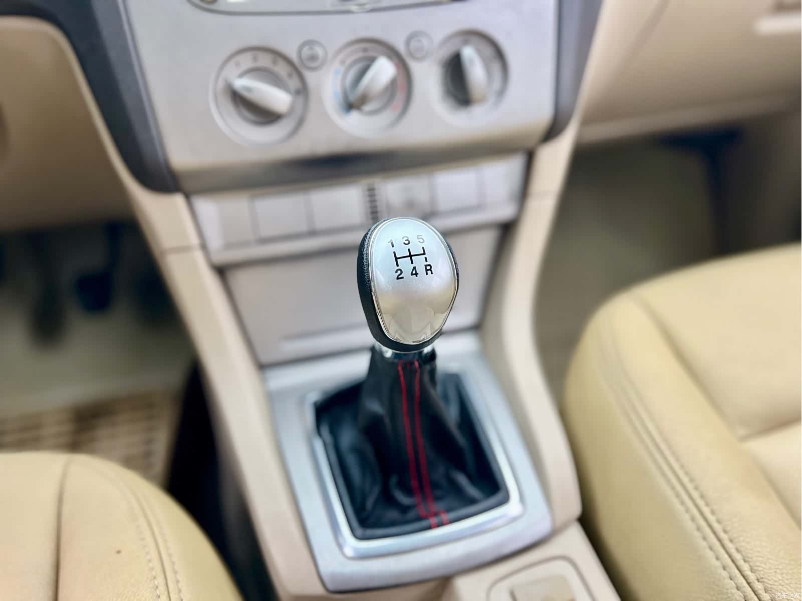 Ford Focus, 2011 26