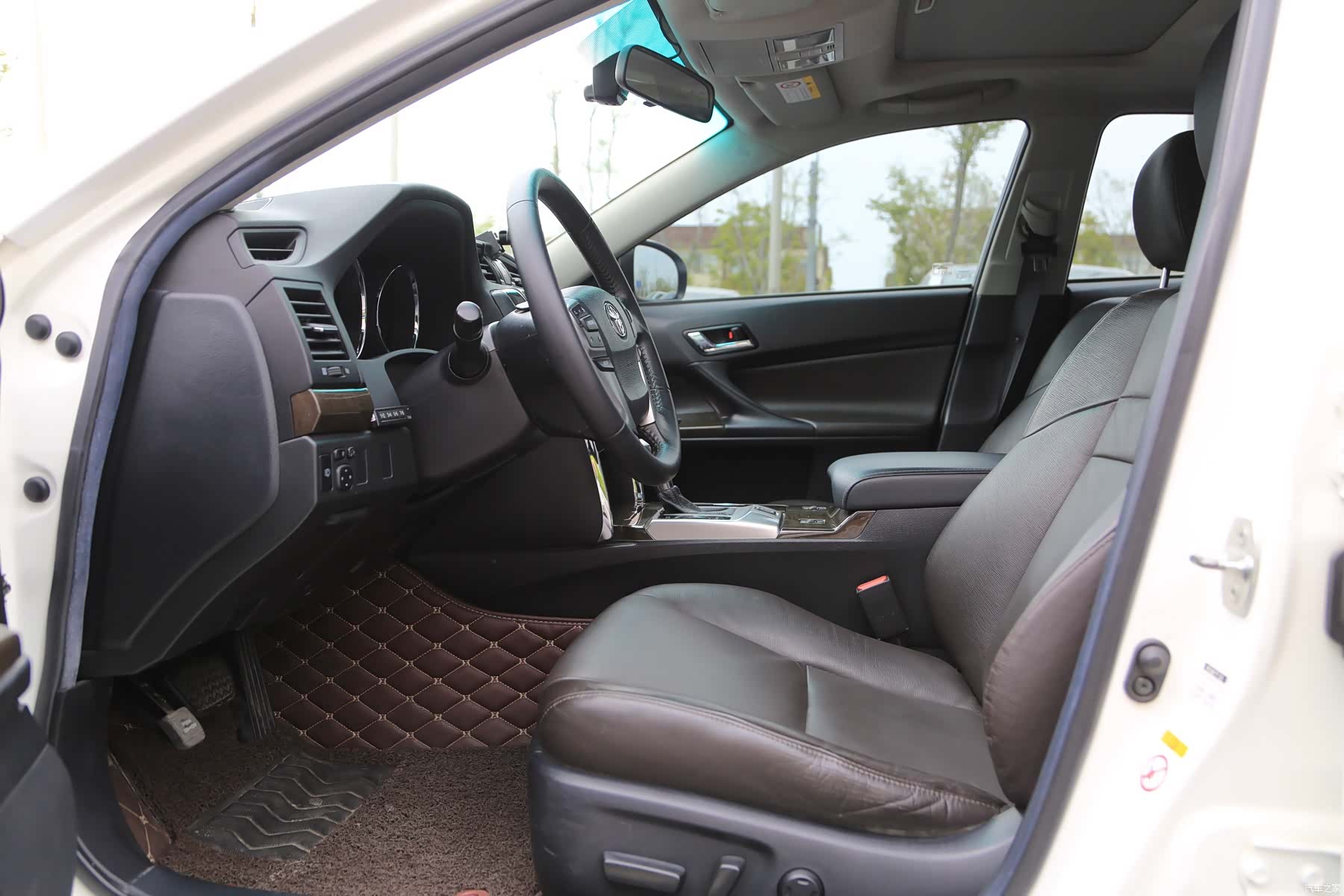 Toyota 2.5V, 2016 13