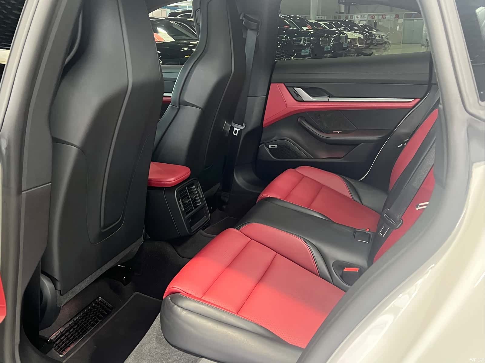 Porsche Taycan, 2025 27