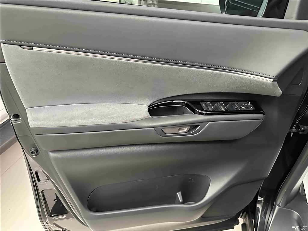 Lexus LM, 2024 15