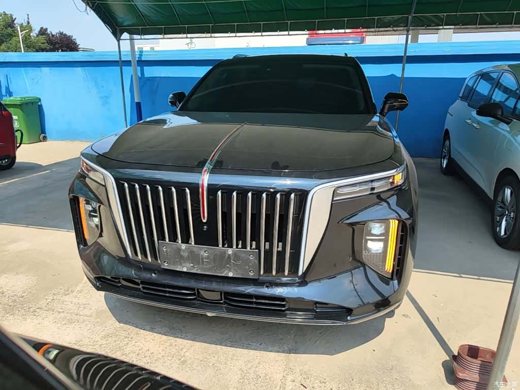 Hongqi E-HS9, 2023 3