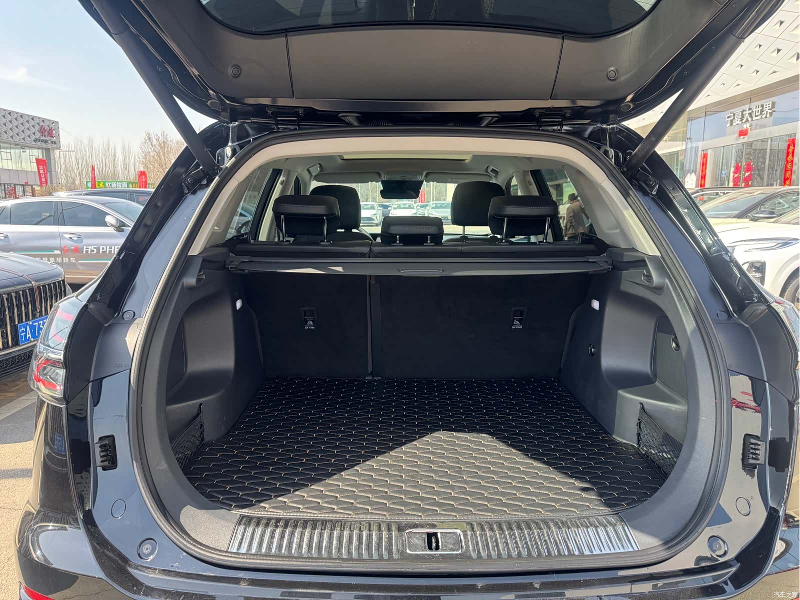 Hongqi HS5, 2024 8