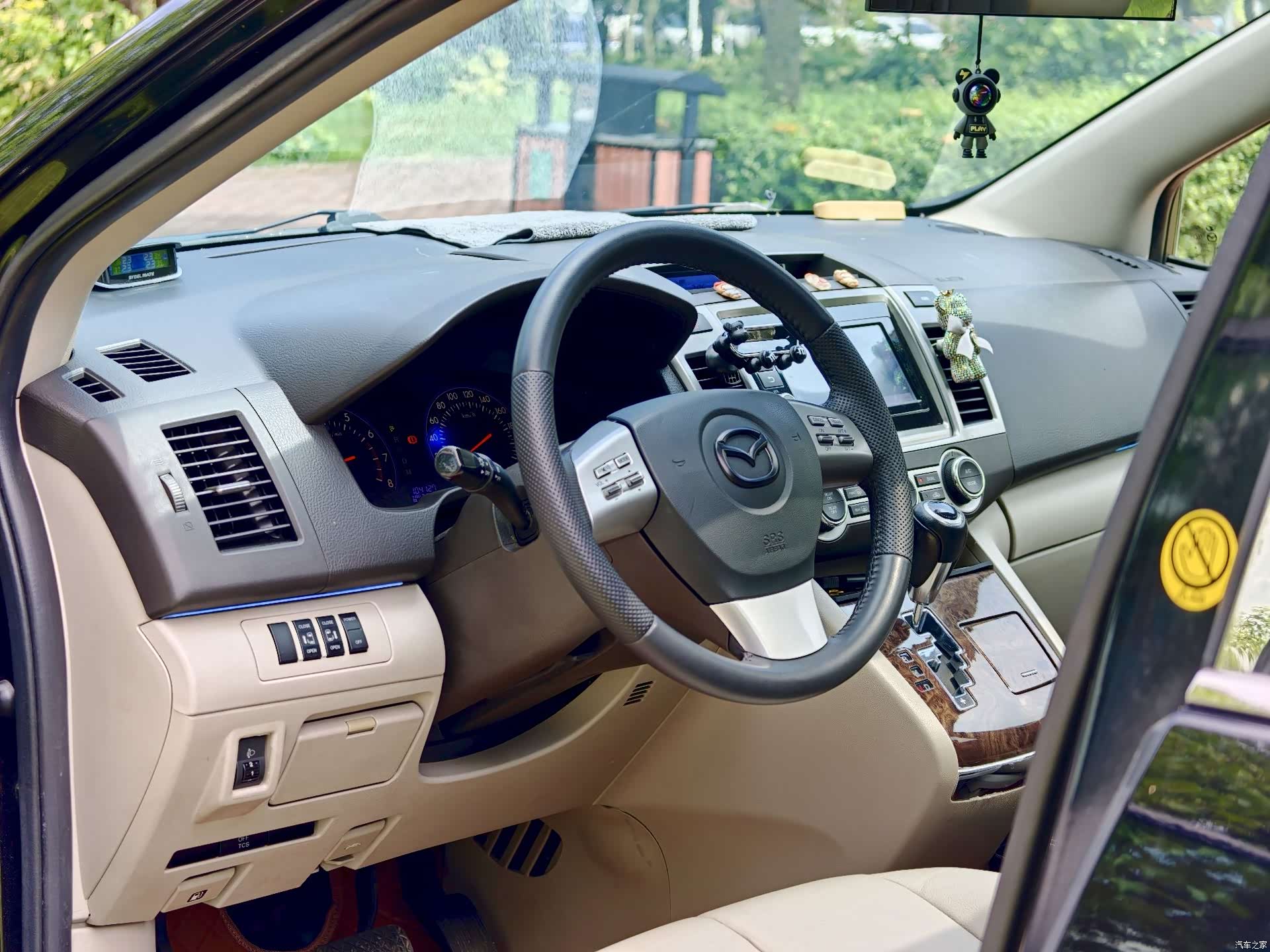 Mazda 8, 2013 6