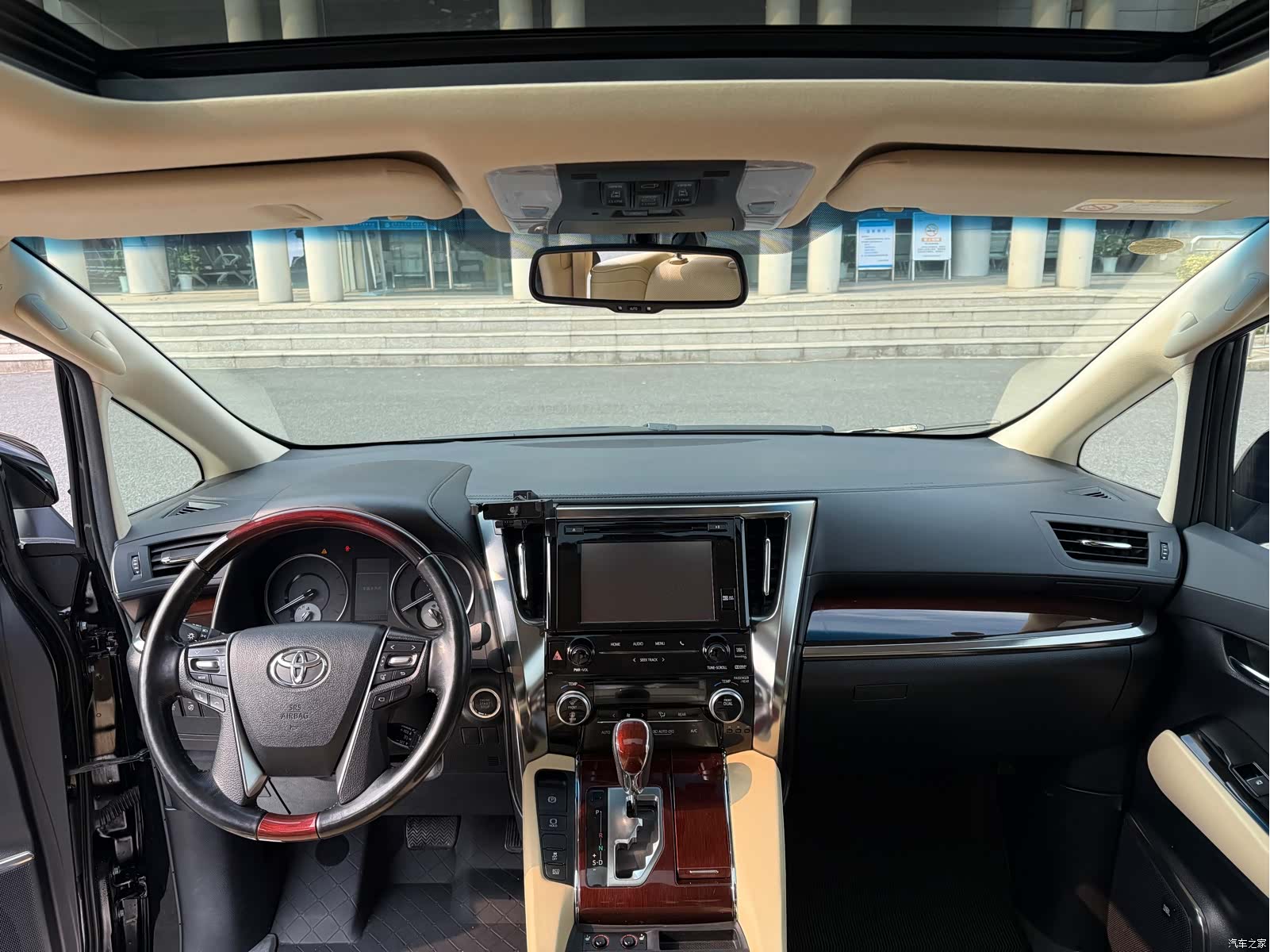 Toyota Alphard, 2017 все фото