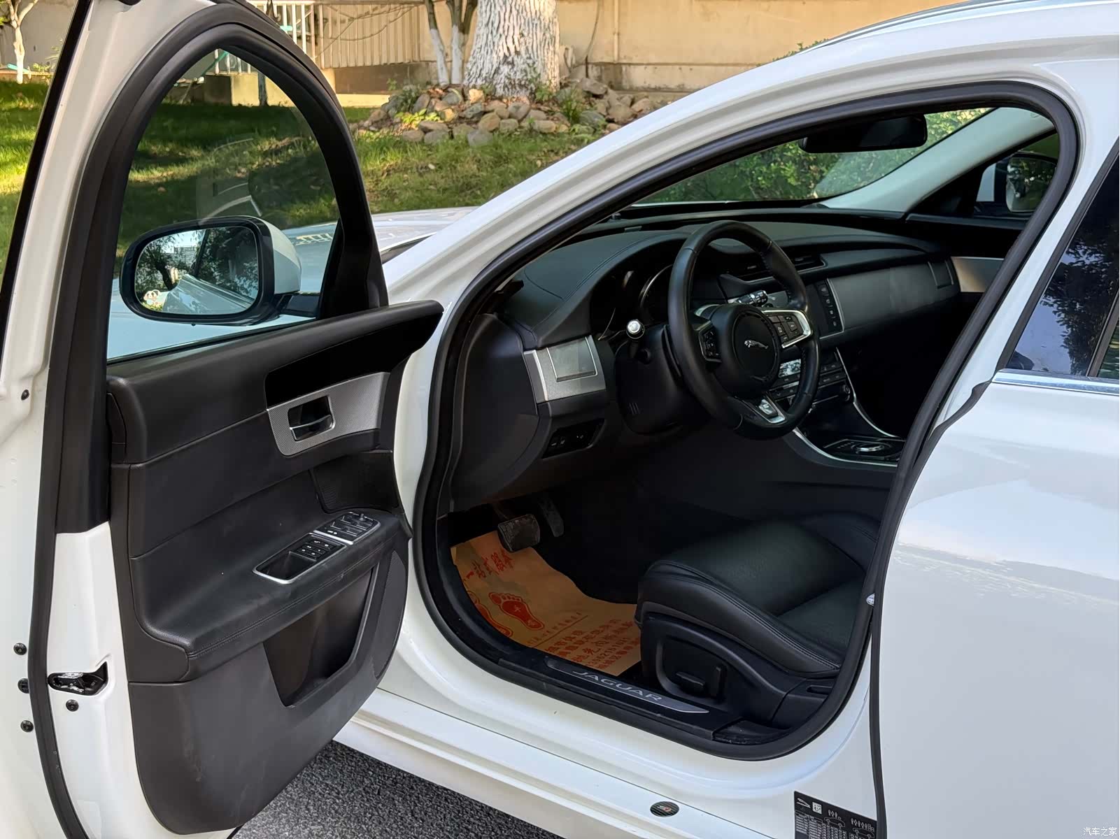 Jaguar XF, 2019 16