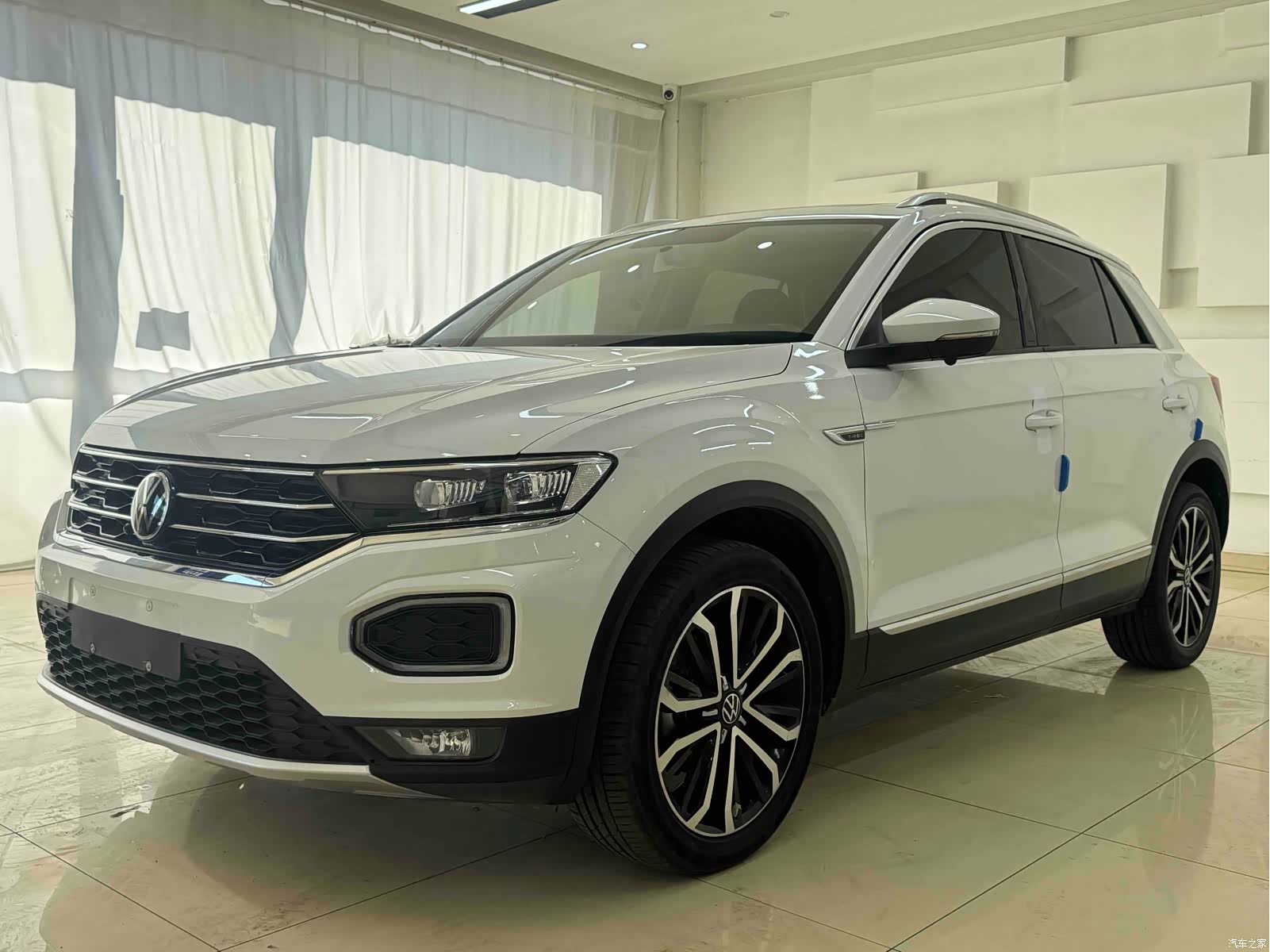 Volkswagen T-ROC, 2021 1