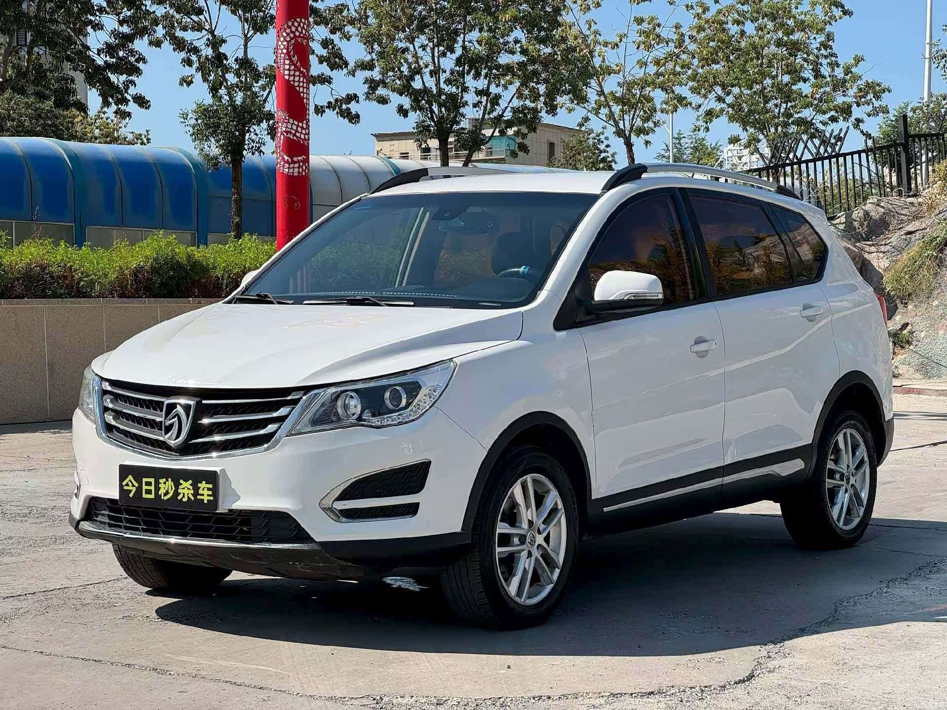 Wuling 560, 2017 1