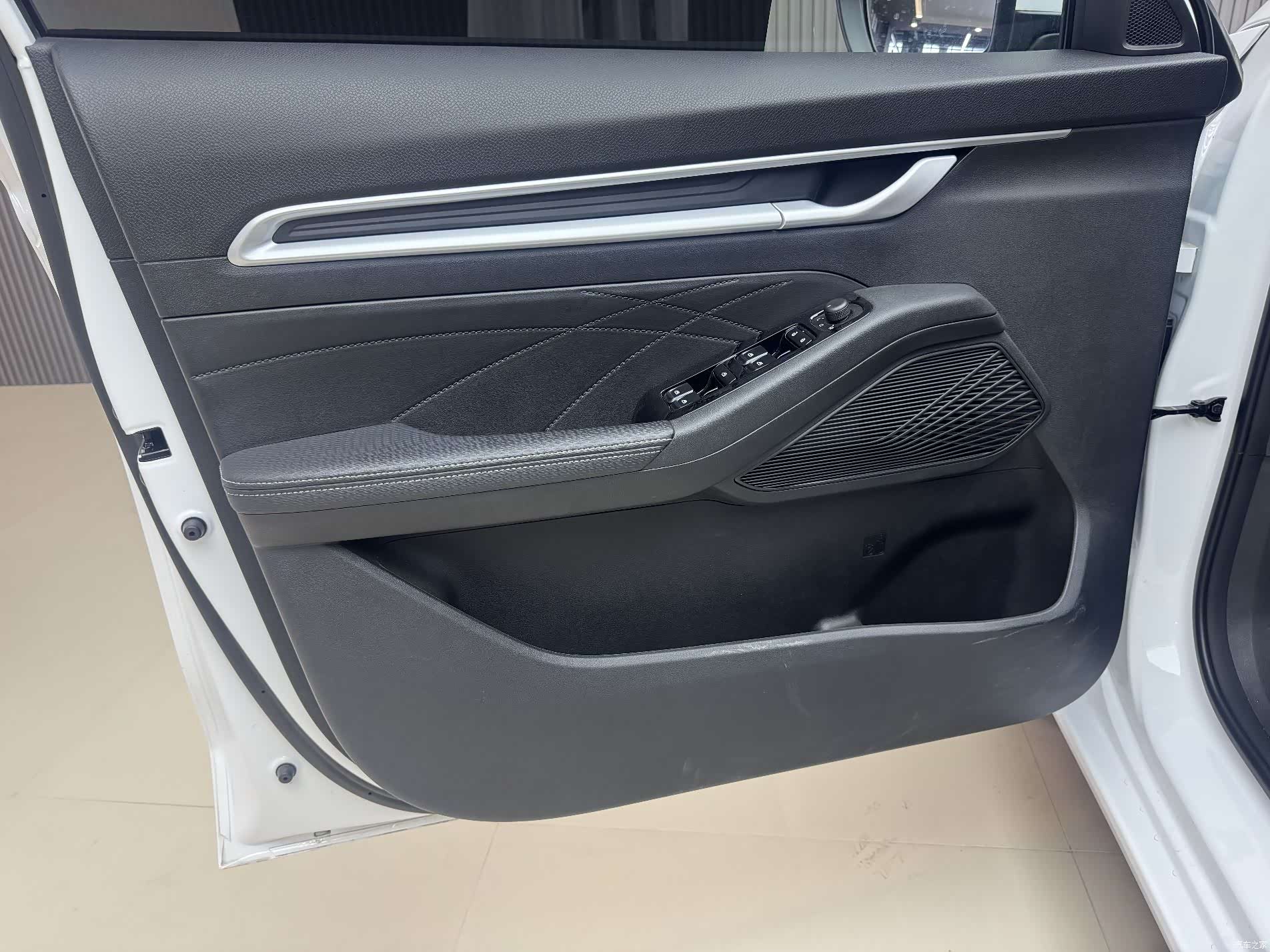 Geely Emgrand, 2025 4