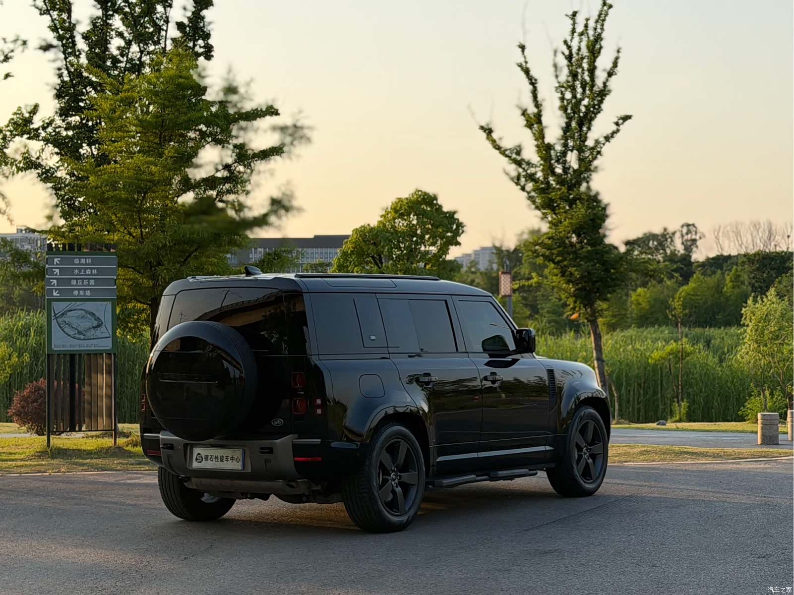 Land Rover Defender, 2024 все фото