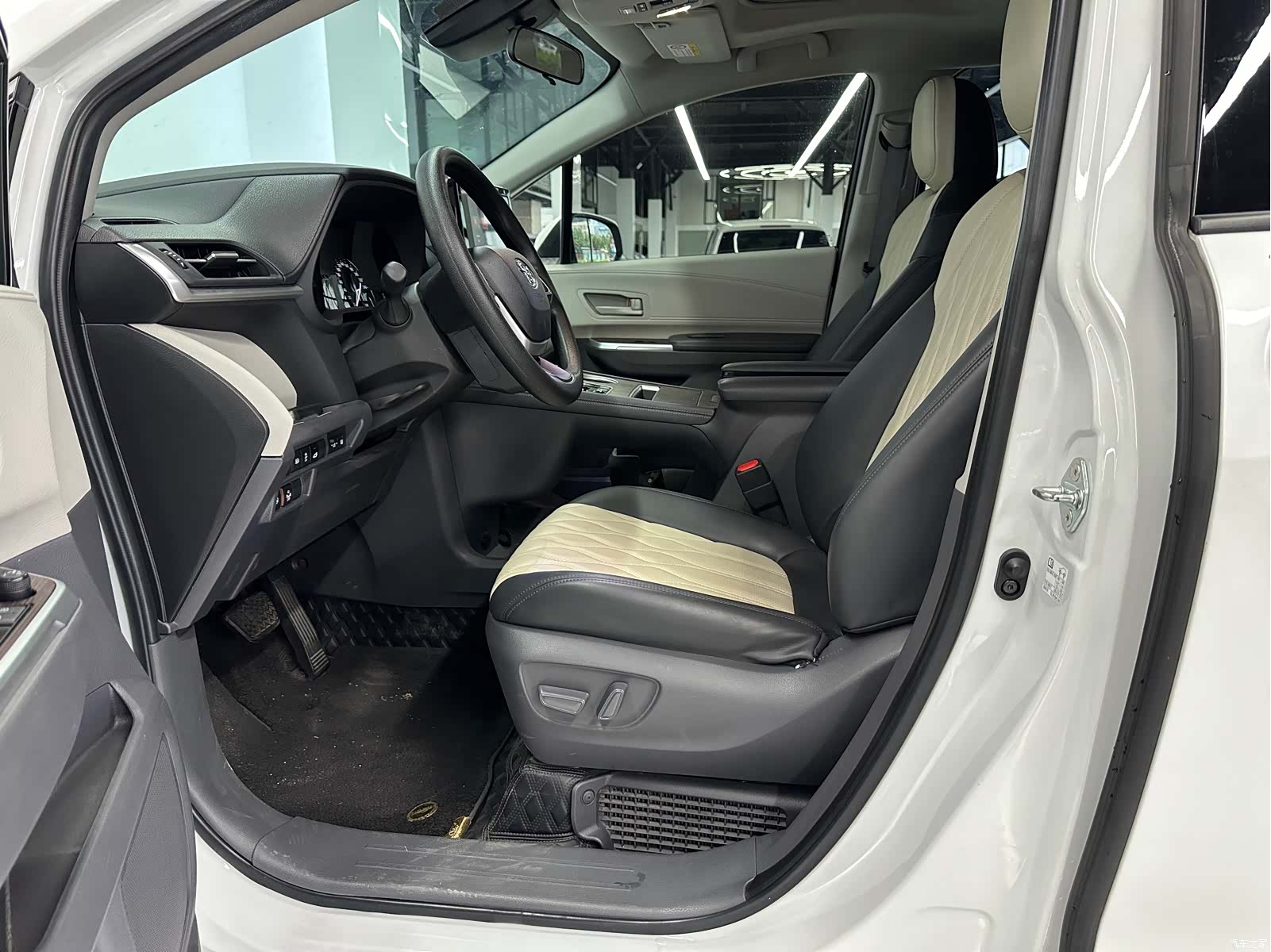 Toyota Sienna, 2023 9