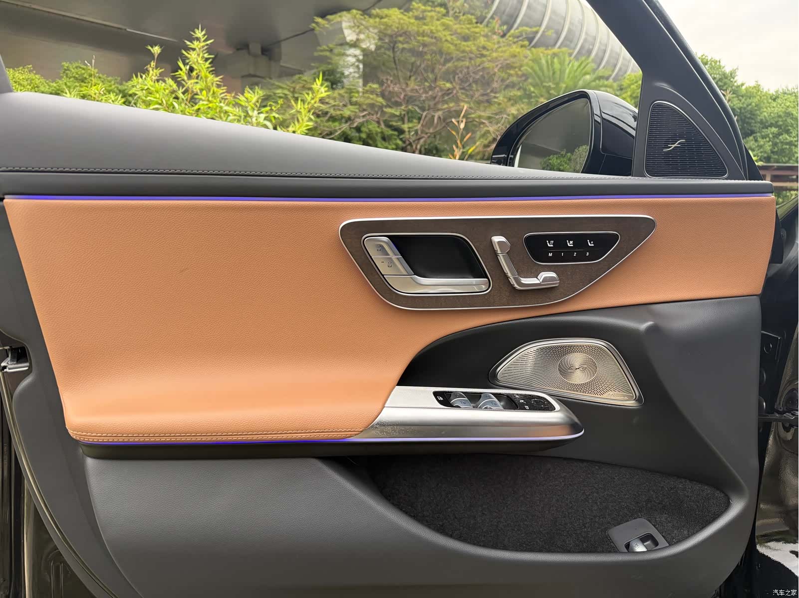 Mercedes-Benz E-Class, 2025 18