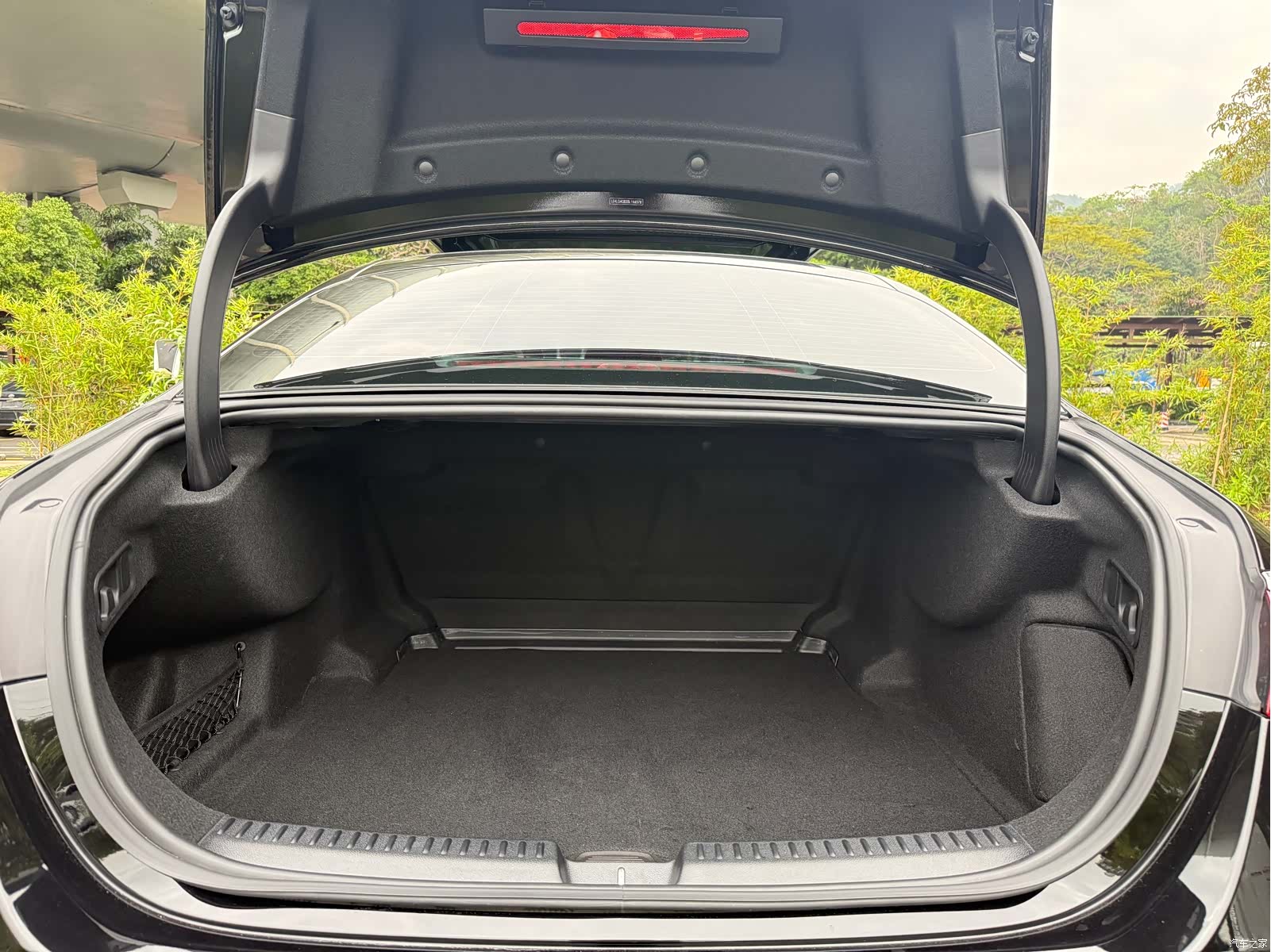 Mercedes-Benz E-Class, 2025 12