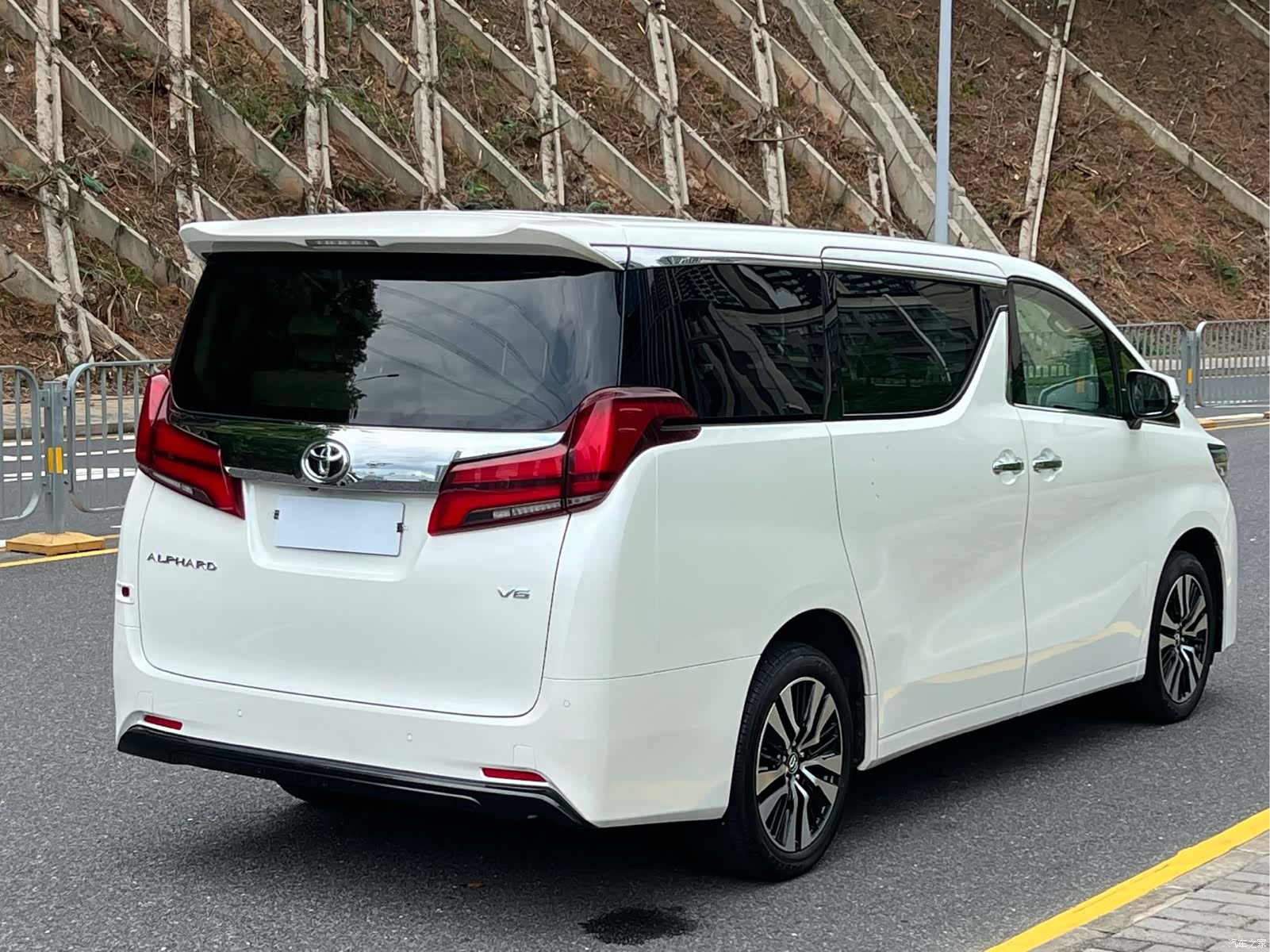 Toyota Alphard, 2018 все фото