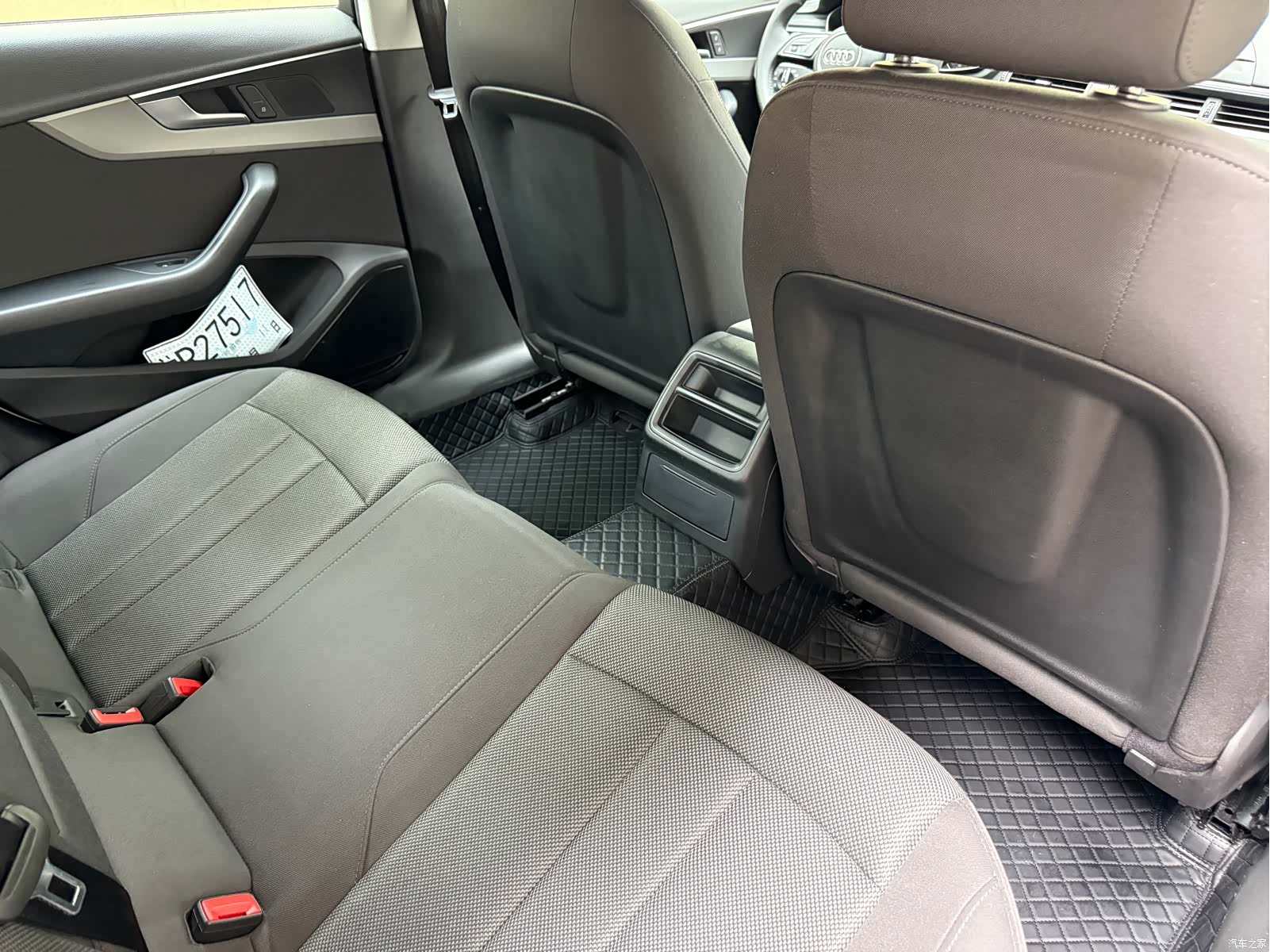 Audi A4L, 2018 7