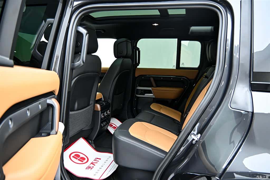 Land Rover Defender, 2024 12