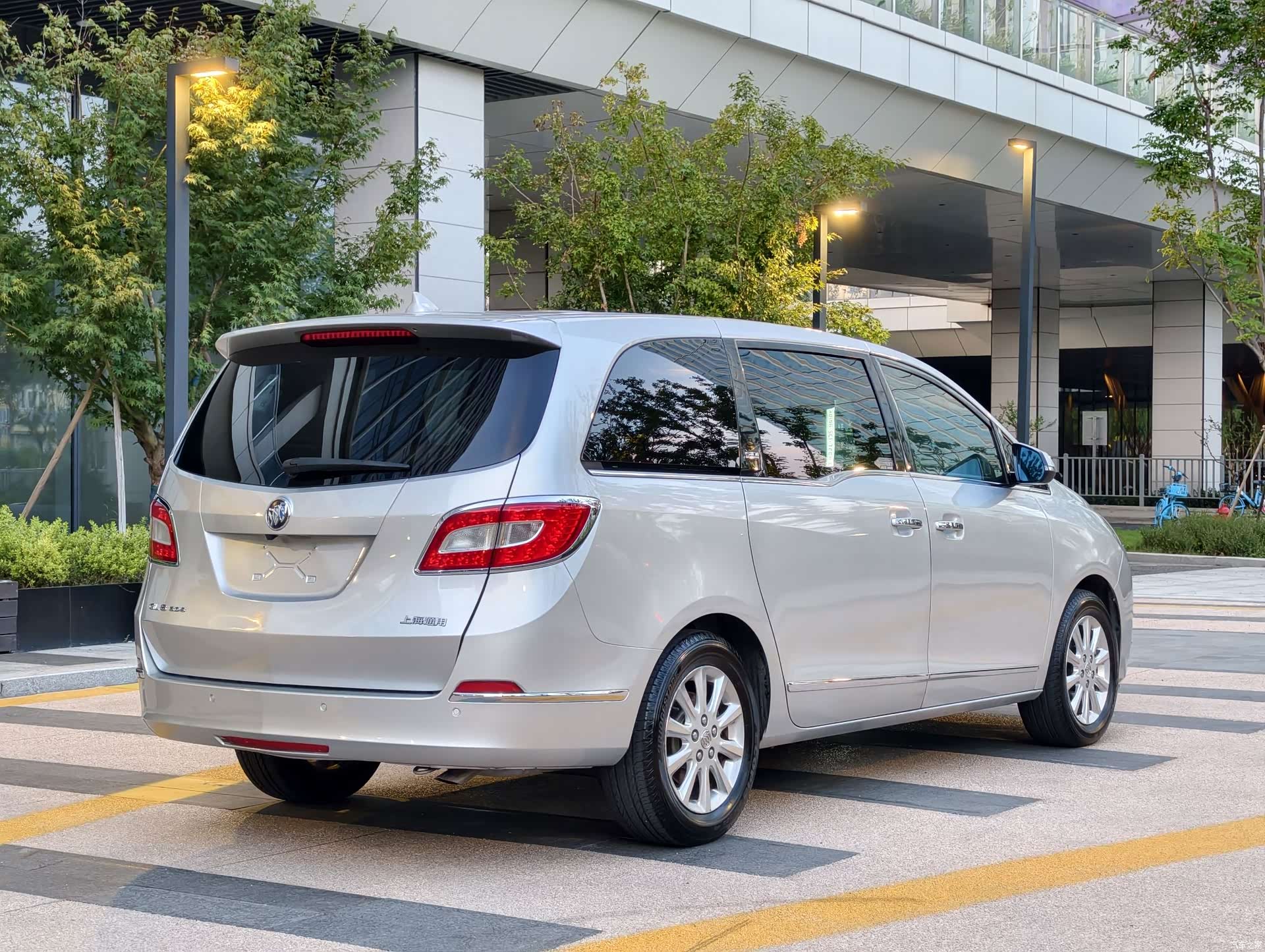 Buick GL8, 2012 4