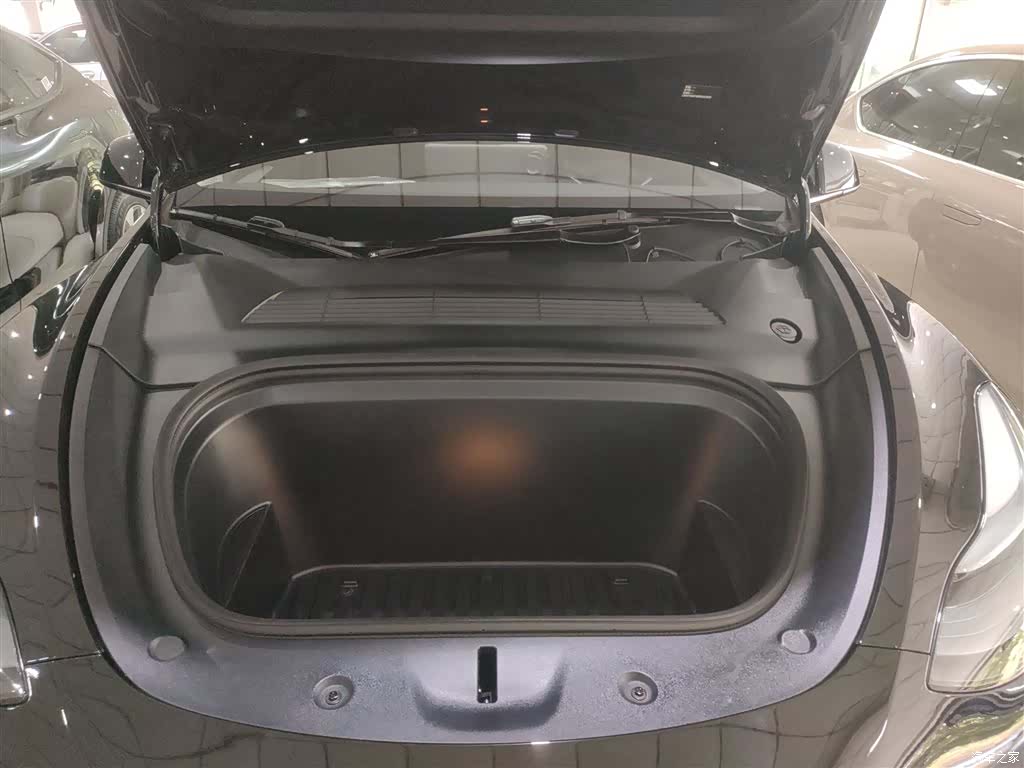 Tesla Model Y, 2024 9