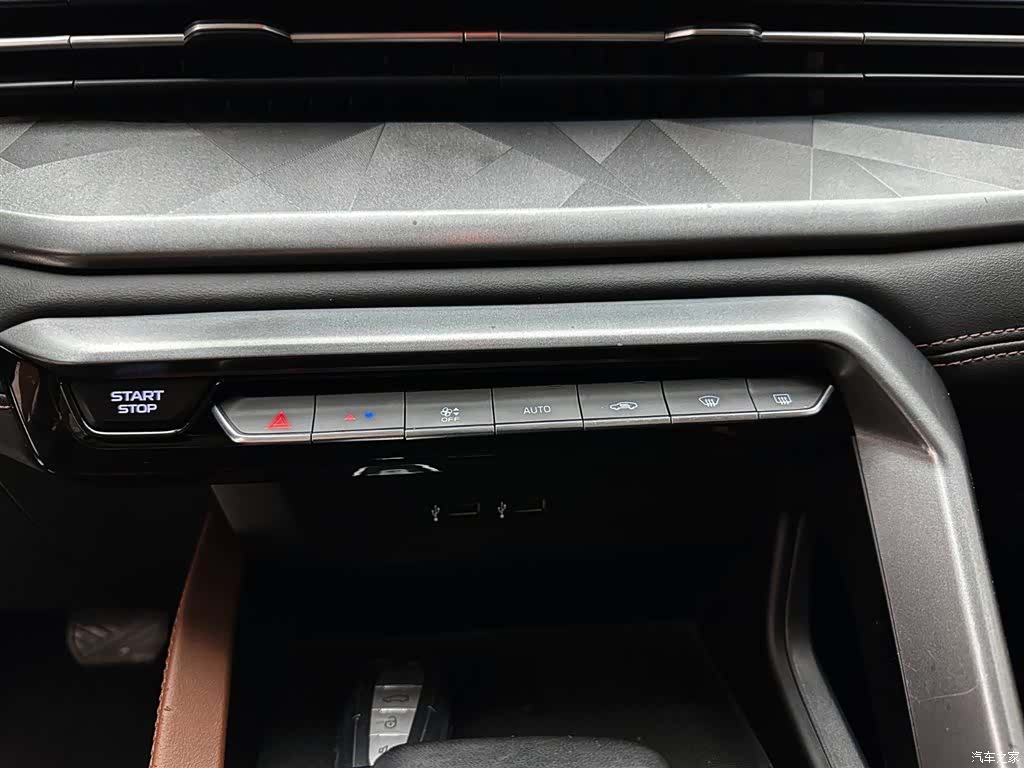 Geely X6, 2021 15