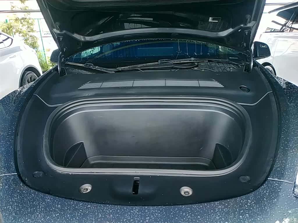 Tesla Model Y, 2024 20