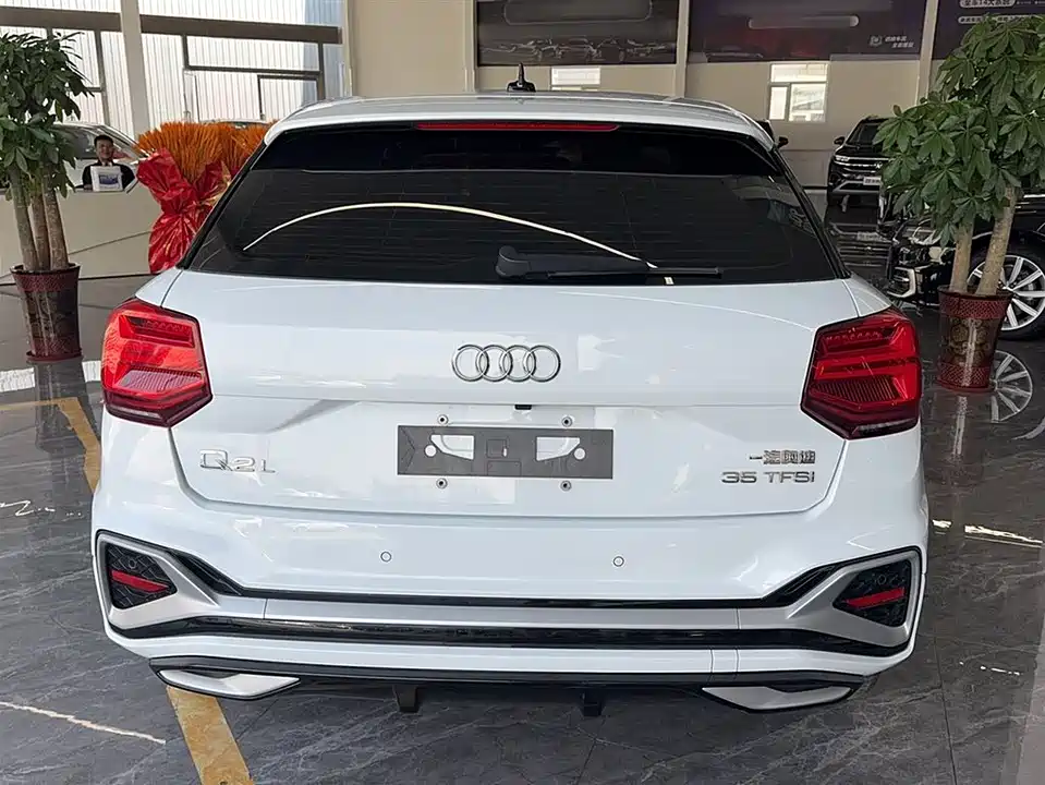 Audi Q2L