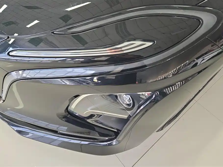 Hongqi E-QM5