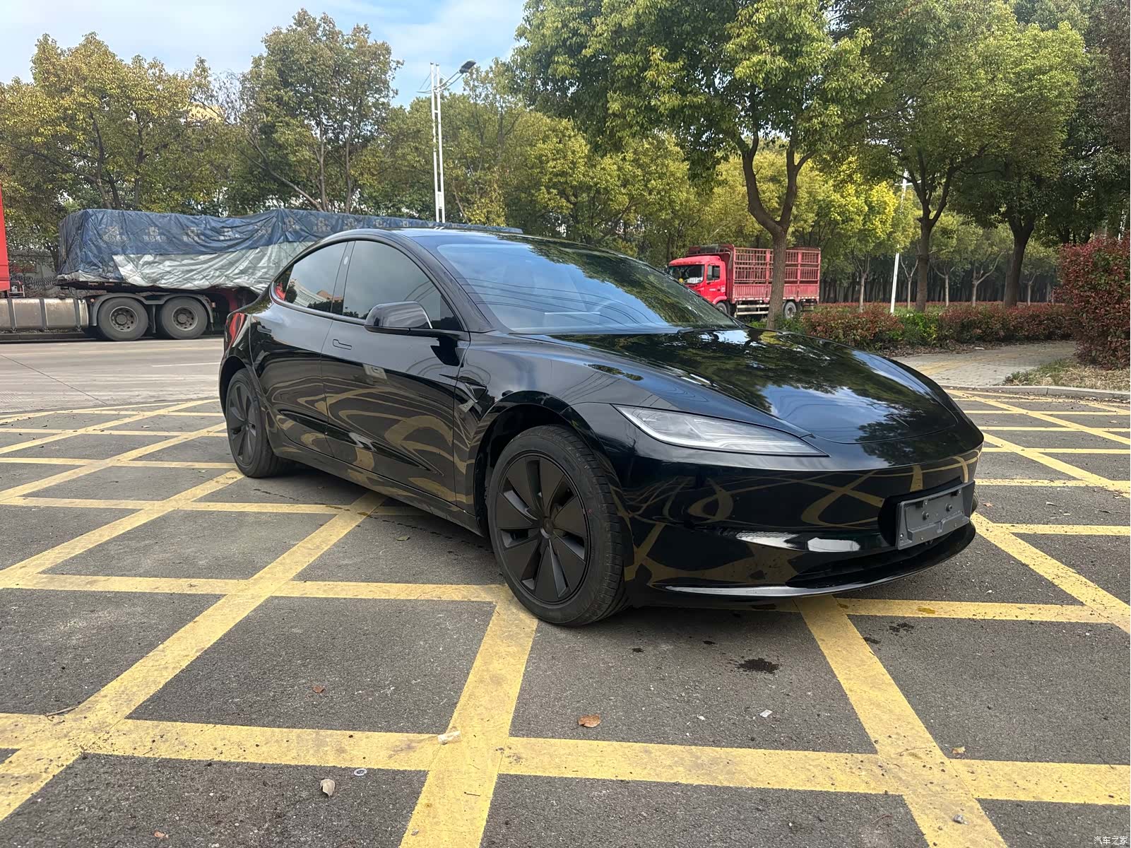 Tesla Model 3, 2025 3