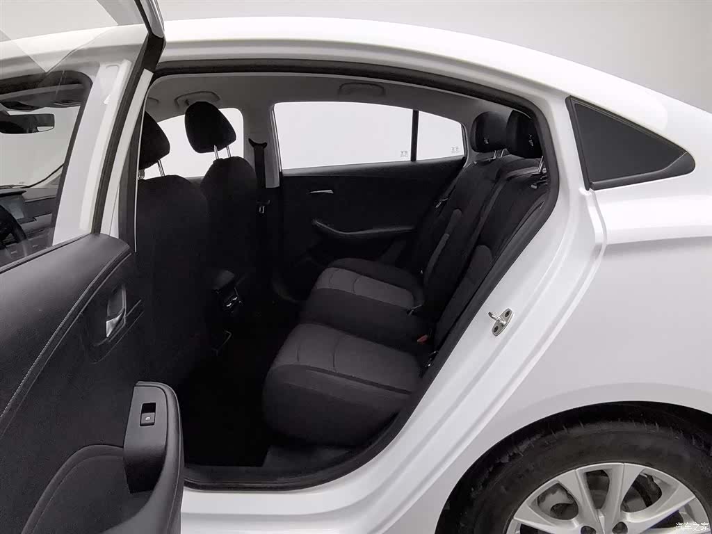 Roewe i5, 2025 15