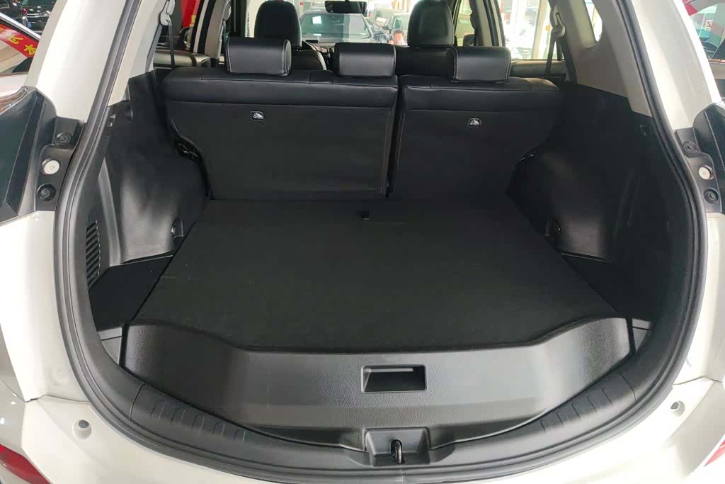 Toyota RAV4, 2019 4