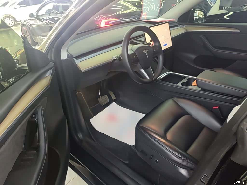 Tesla Model Y, 2022 16