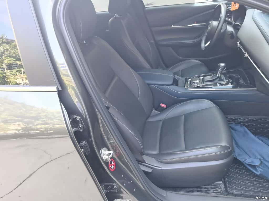 Mazda CX-30, 2022 25