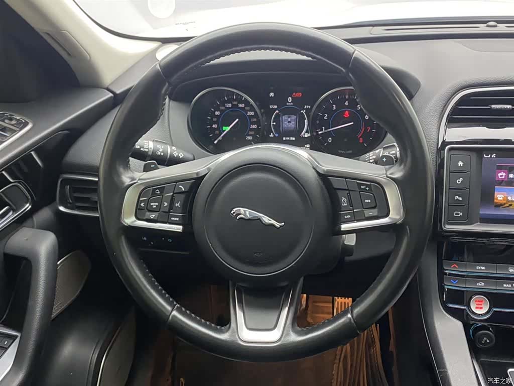 Jaguar F-PACE, 2017 14