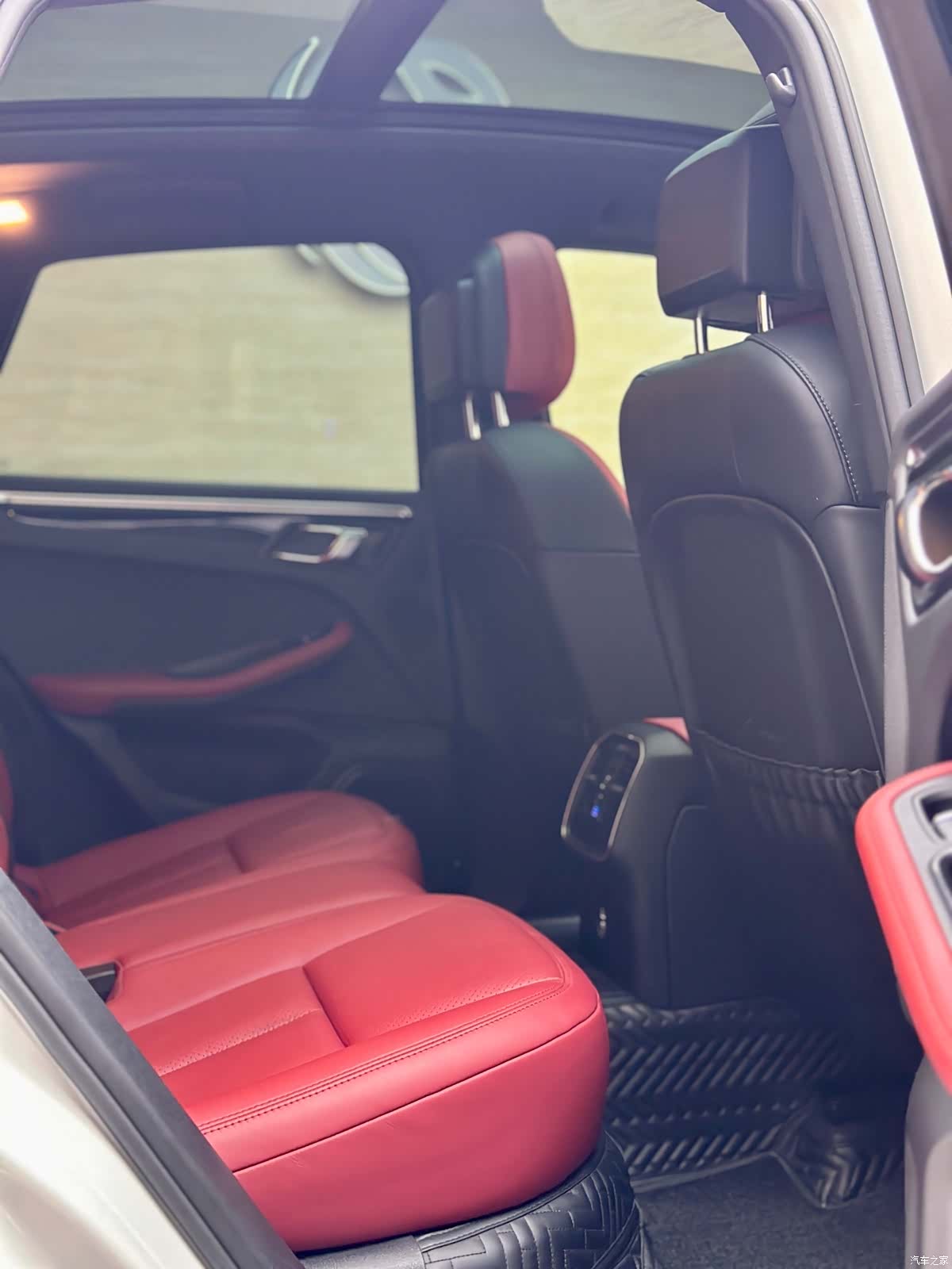 Porsche Macan, 2020 все фото