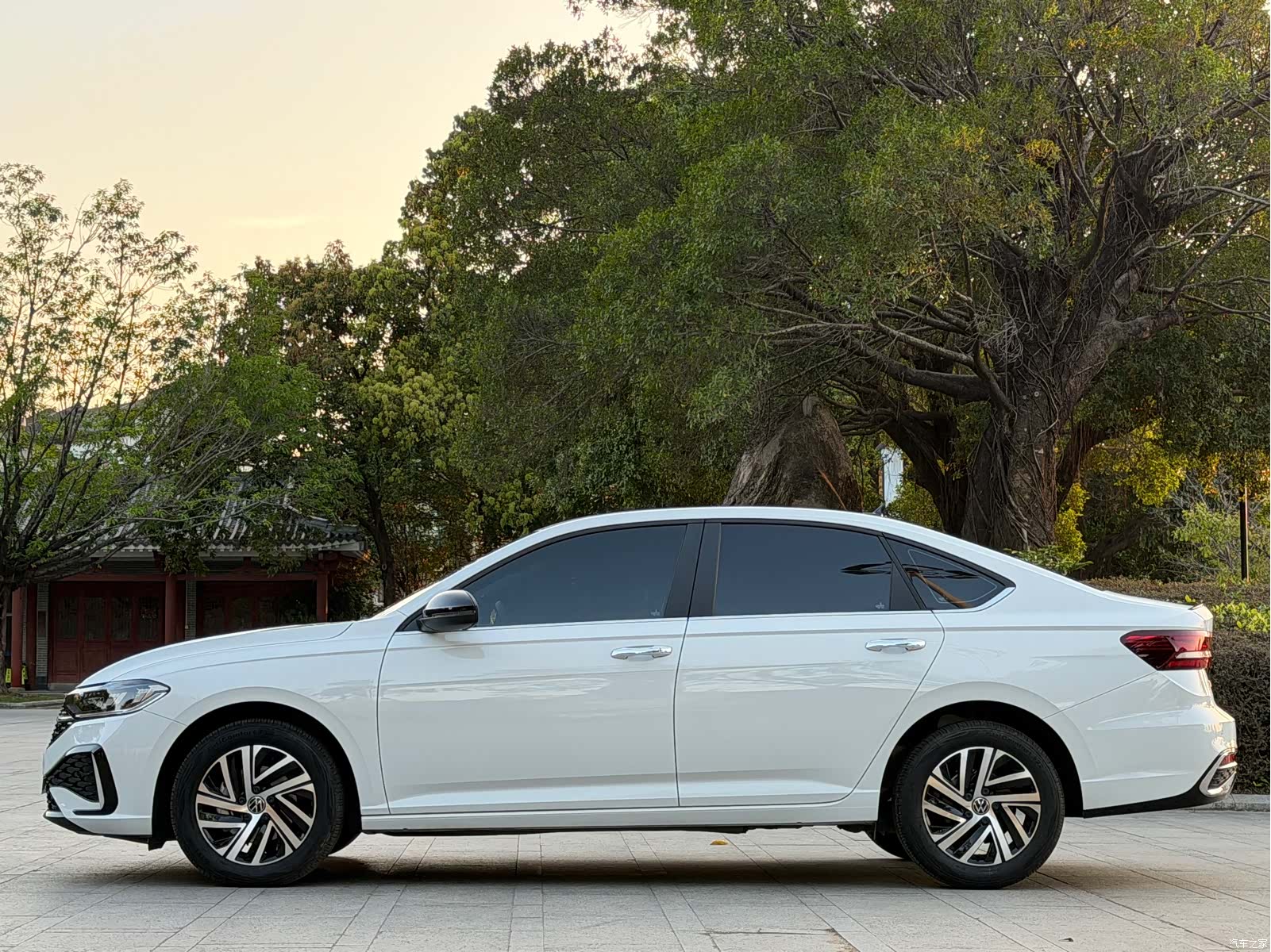 Volkswagen Lavida, 2025 4