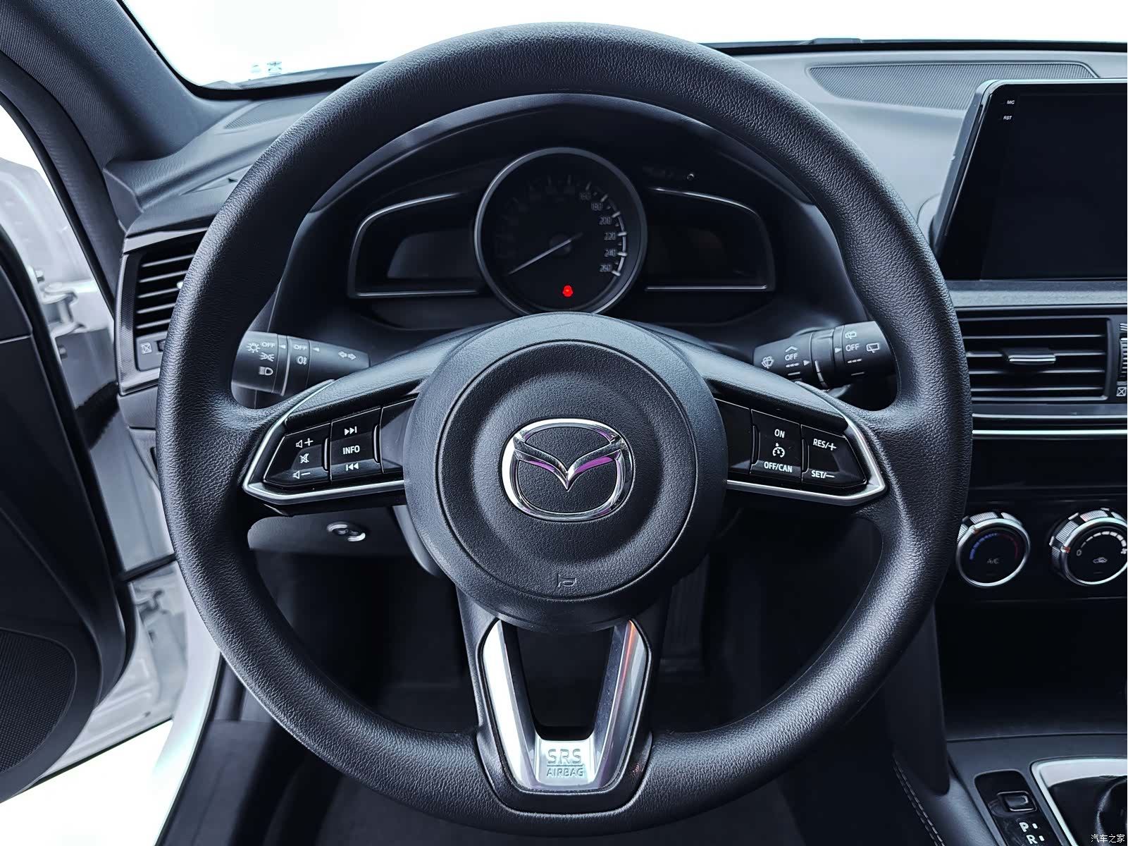 Mazda CX-4, 2023 15