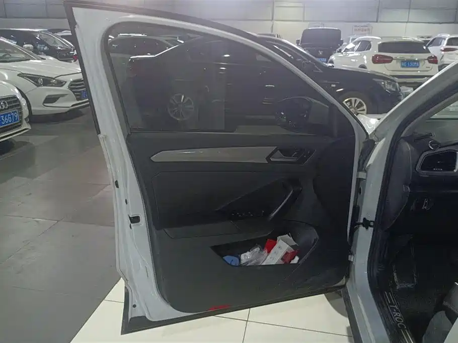 Volkswagen T-ROC exploring Songs