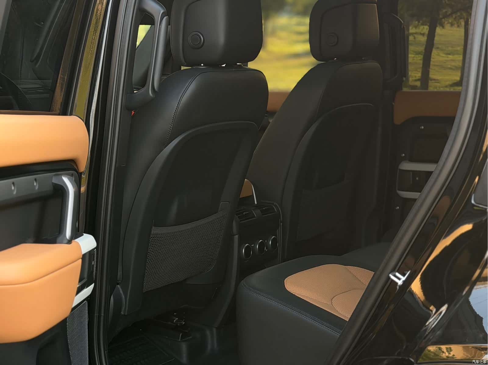 Land Rover Defender, 2024 15