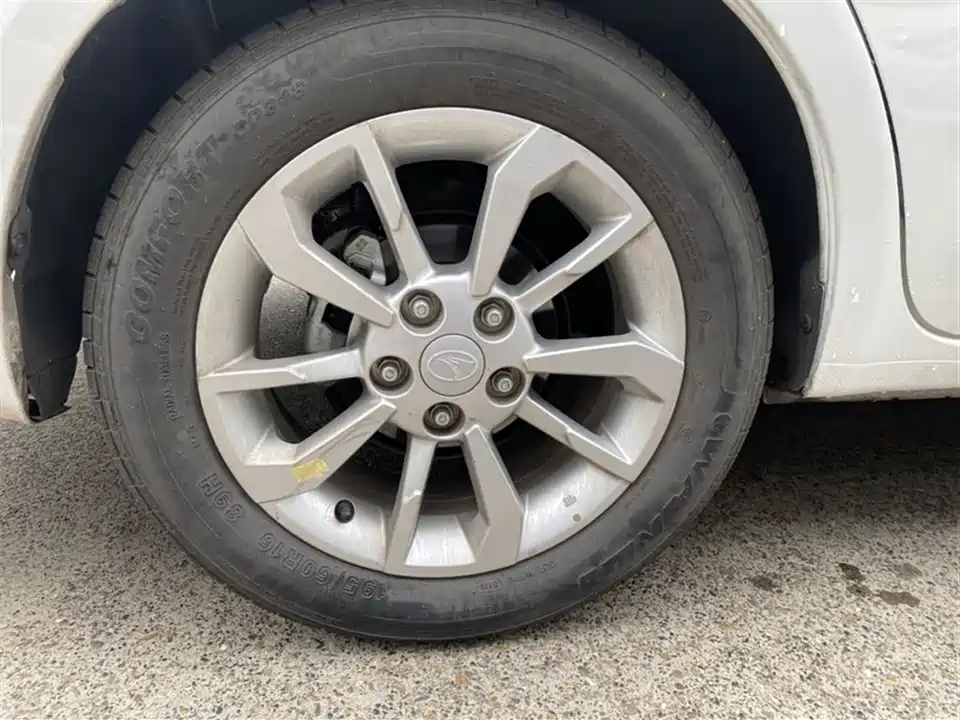 Soueast A5 wing dance