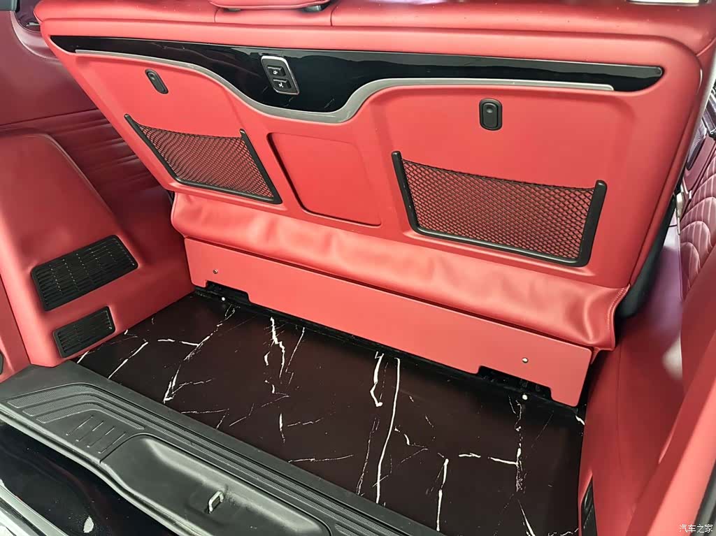 Mercedes-Benz 7, 2023 25