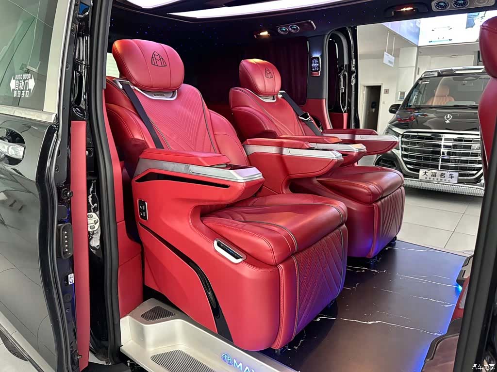 Mercedes-Benz 7, 2023 15