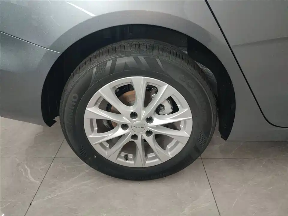 Roewe i5