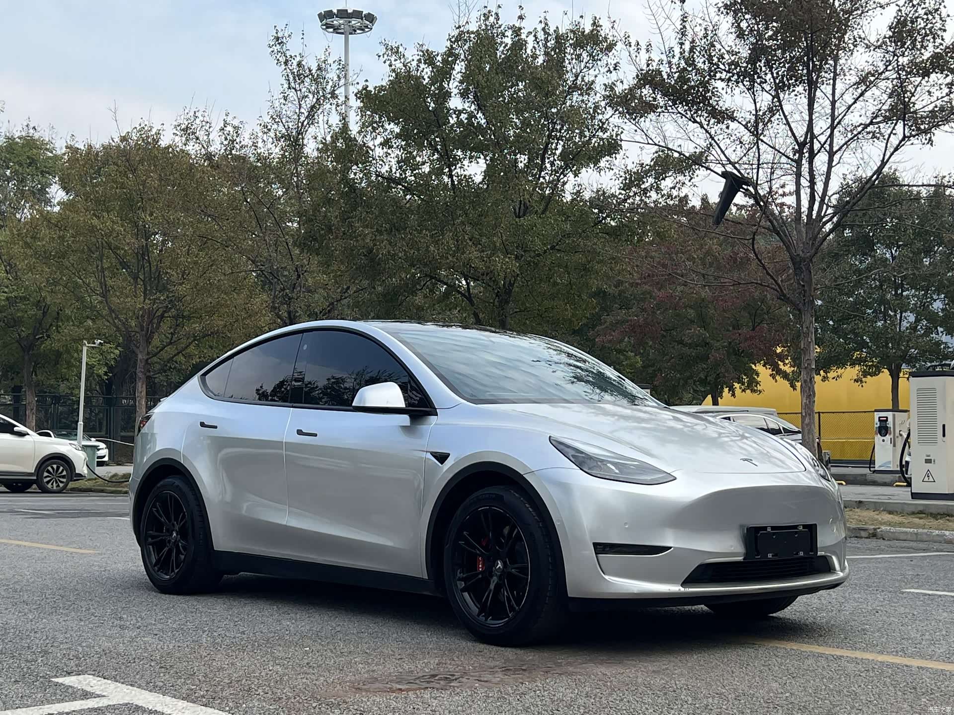 Tesla Model Y, 2021 3