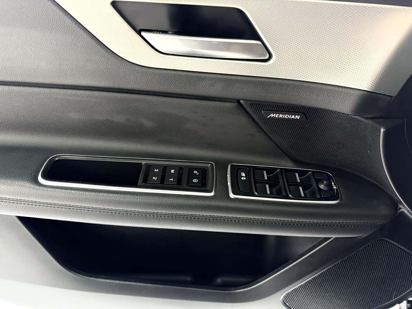 Land Rover XFL, 2018 11
