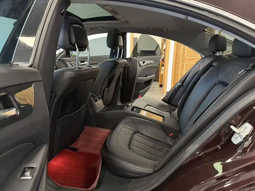 Mercedes-Benz CLS Mercedes-Benz CLS