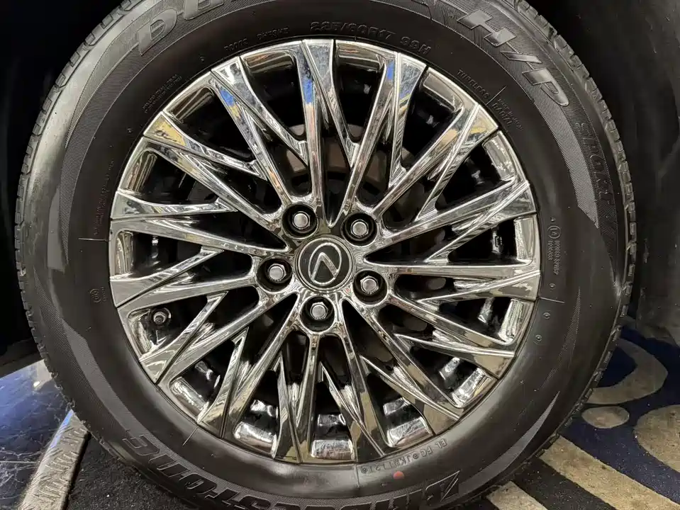 Lexus LM