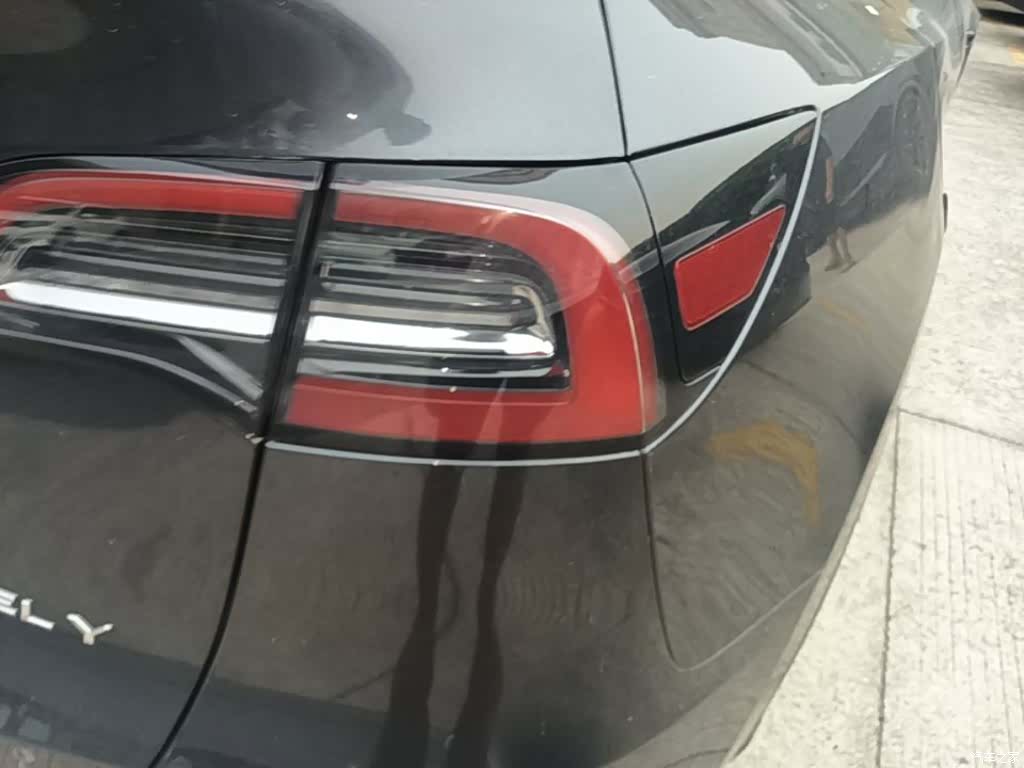 Tesla Model Y, 2024 8