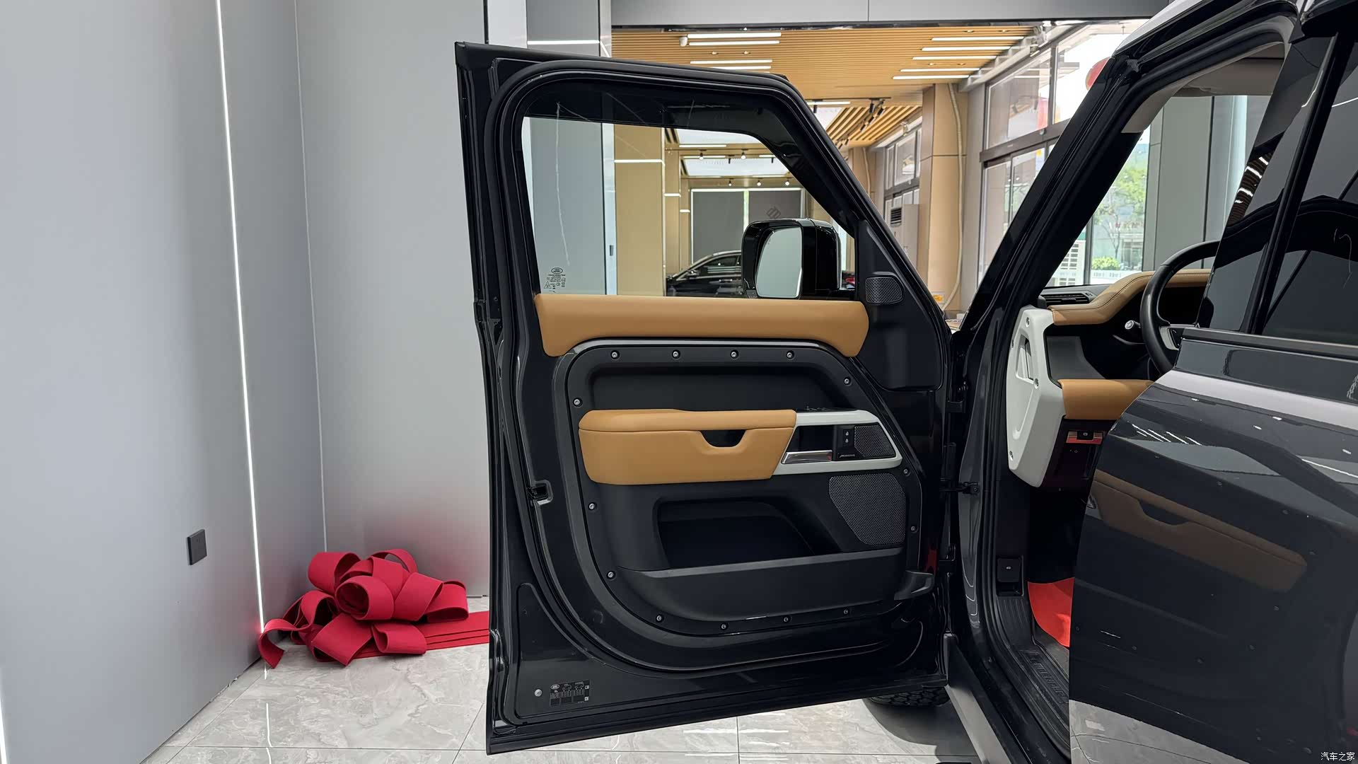 Land Rover Defender, 2024 12